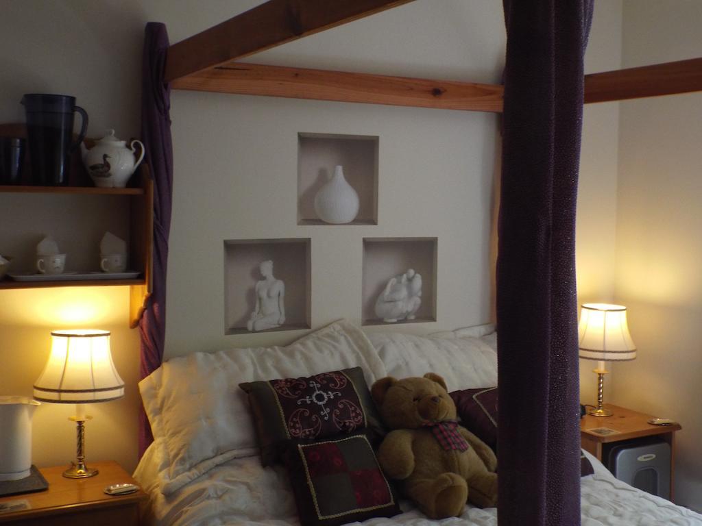 Woodpeckers Bed & Breakfast North Hill Exterior photo